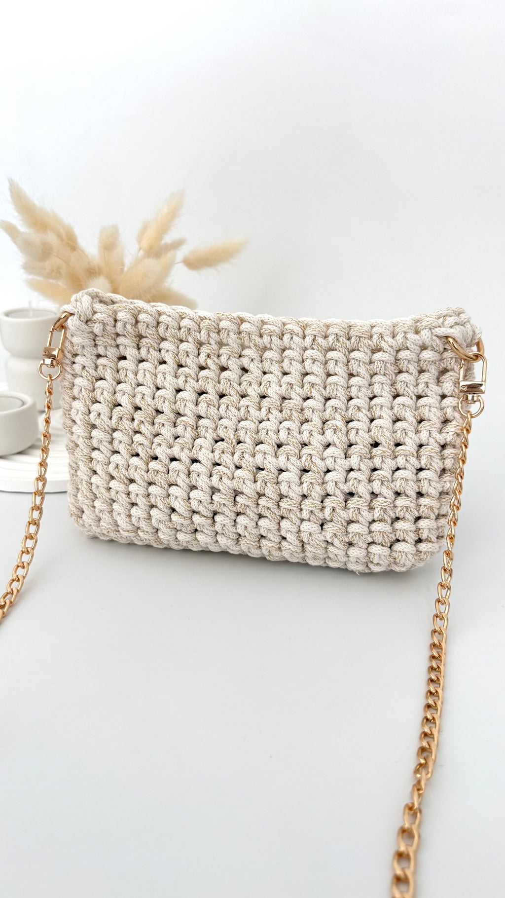 Handgehäkelte Schultertasche mit Kette