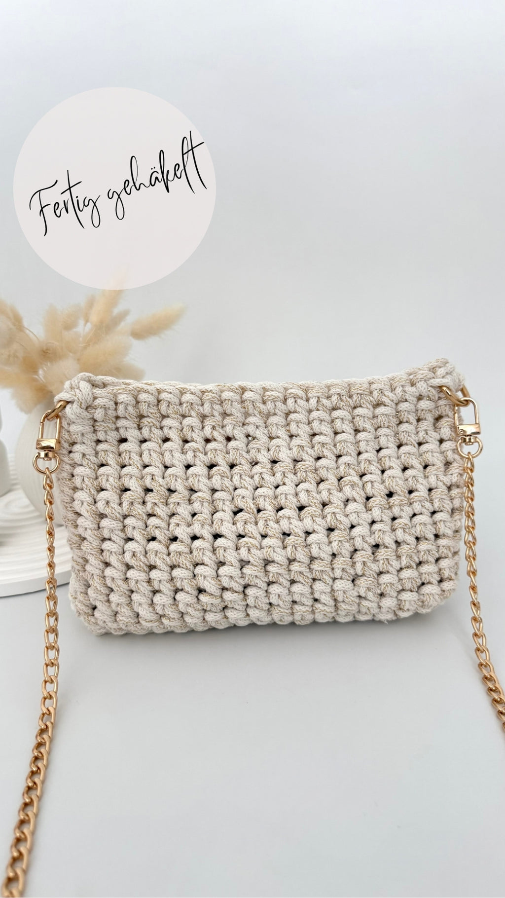 Handgehäkelte Schultertasche mit Kette
