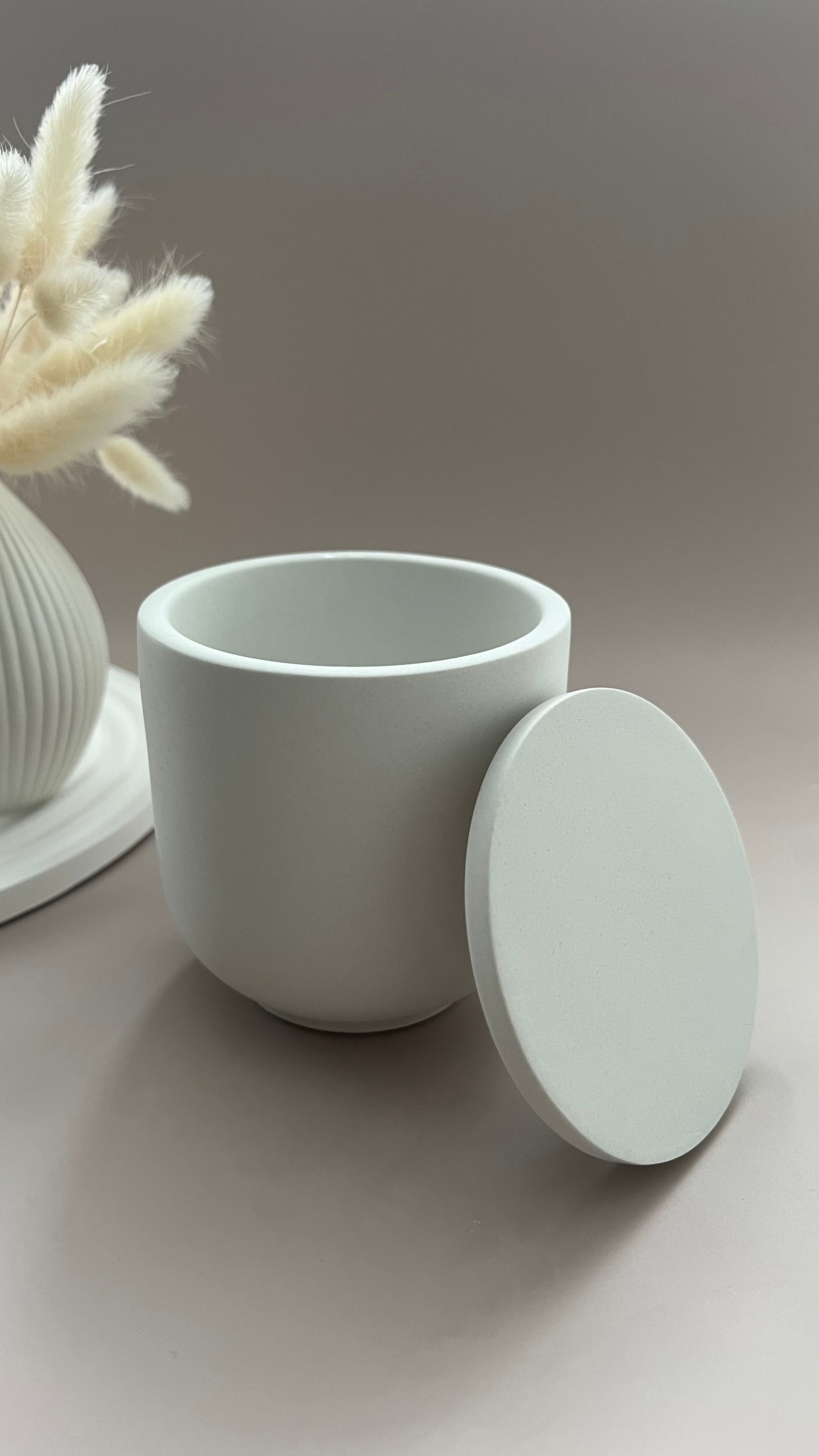 Dose mit Deckel groß